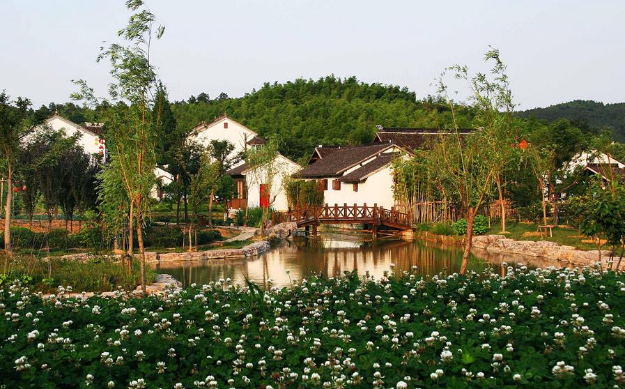 C:\Users\user1\Desktop\页面设计\滨水广场\2.jpg
